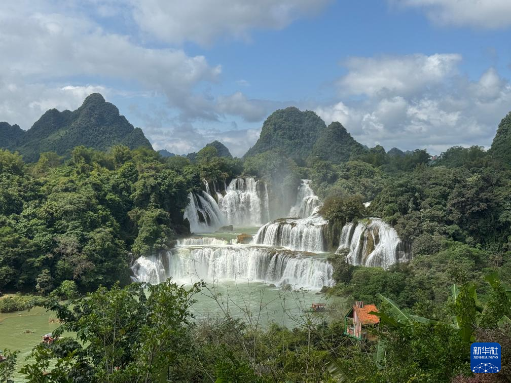 一瀑连中越！中国首个跨境旅游合作