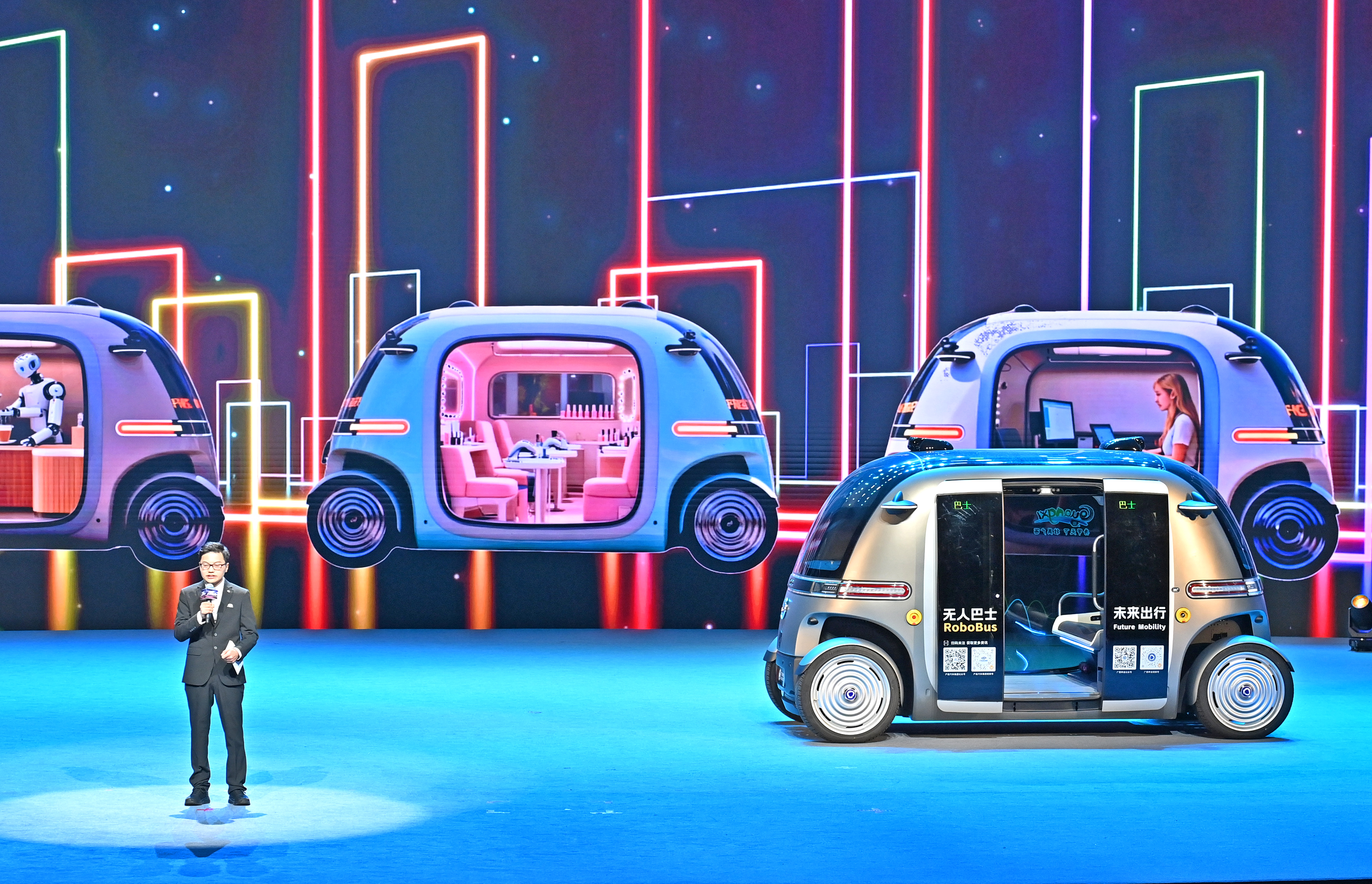 村有“社工”，田有“园长”，病有“捕快”——“A超”联赛“晒”出AI新生活