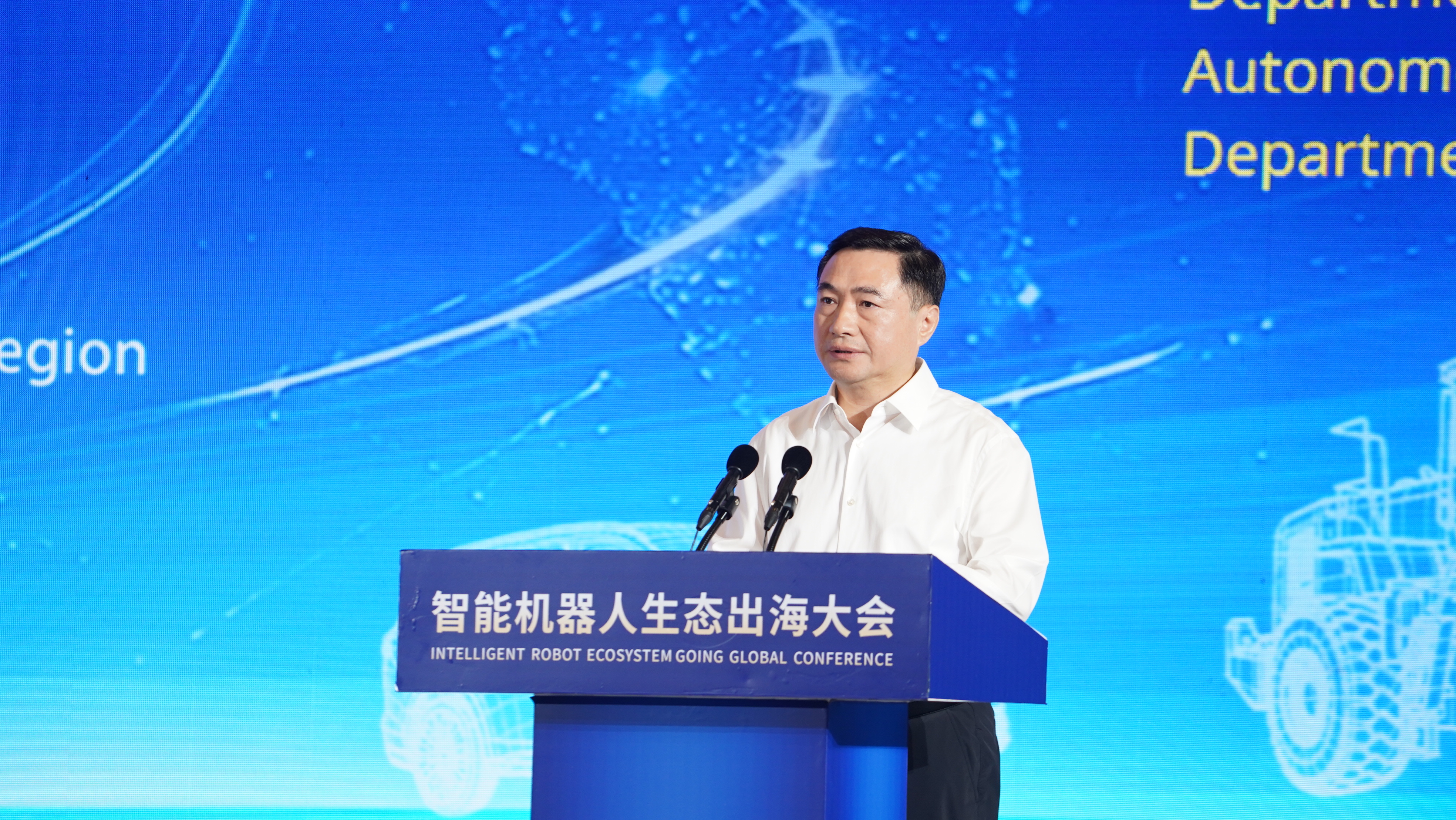 柳州市委副书记、市长刘胜友主持大会