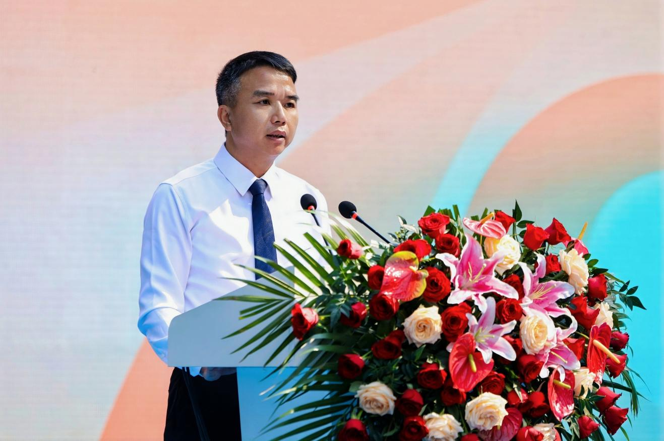 凭祥市委书记何永恒在开幕式上致辞
