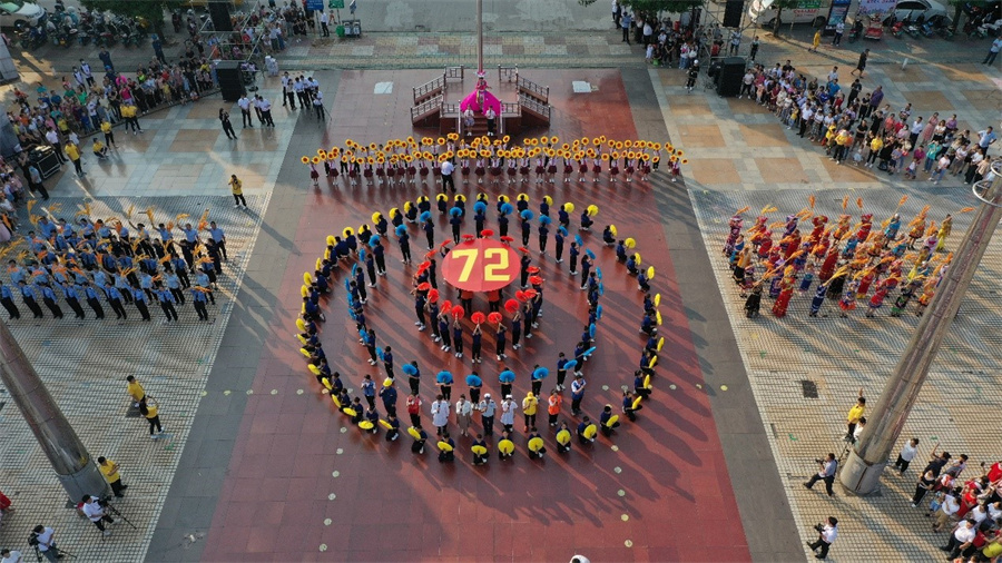 隆安县举行庆祝中华人民共和国成立72周年升国旗仪式