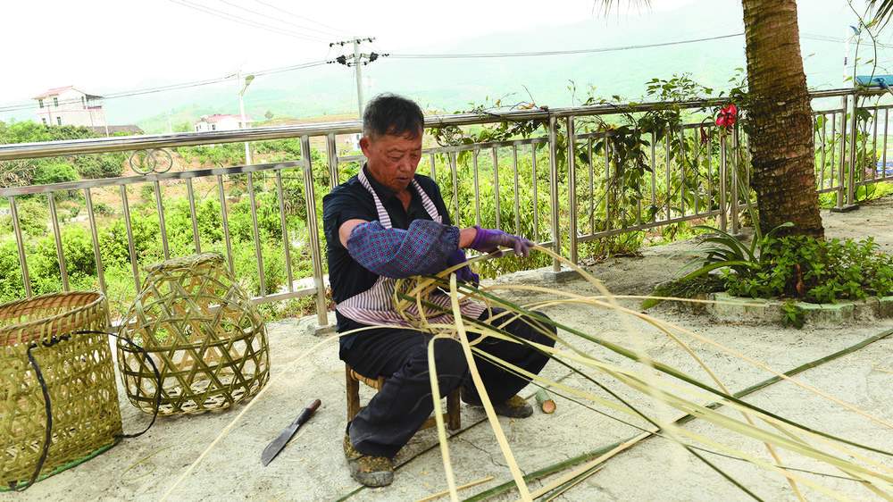 冯光明：用竹子“编织”人生