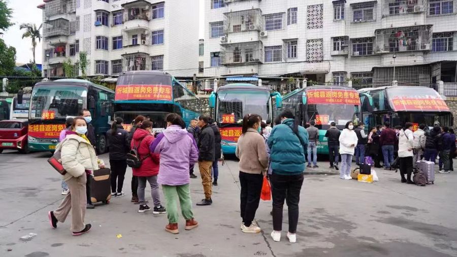 广西忻城：“点对点”劳务输送稳就业促增收