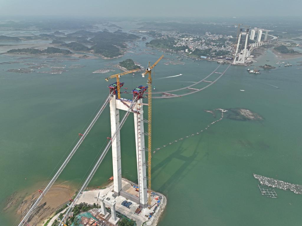 广西最长跨海大桥全面进入上部结构施工阶段